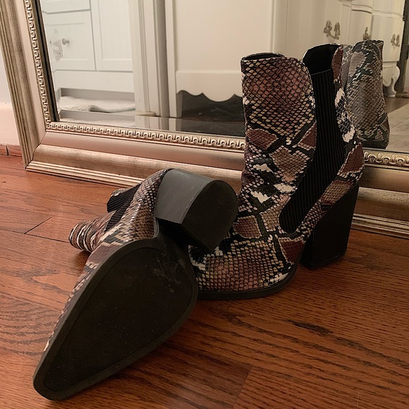 Snake ankle boot - Picture 3 of 3